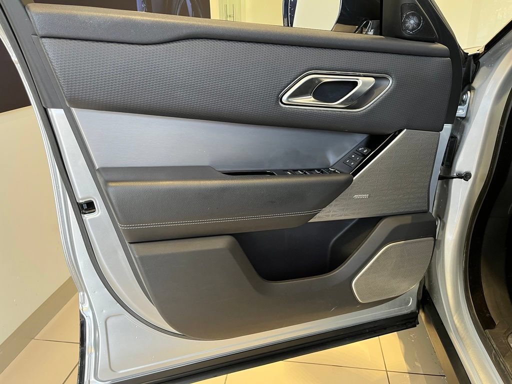 Used 2019 Land Rover Range Rover Velar R-Dynamic SE AWD/4WD image 30