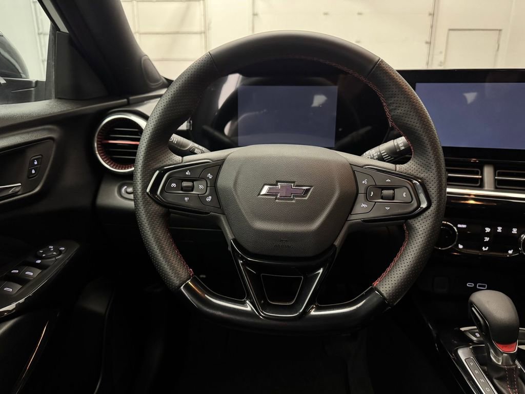 Used 2025 Chevrolet Trax RS w/ Driver Confidence Package image 20