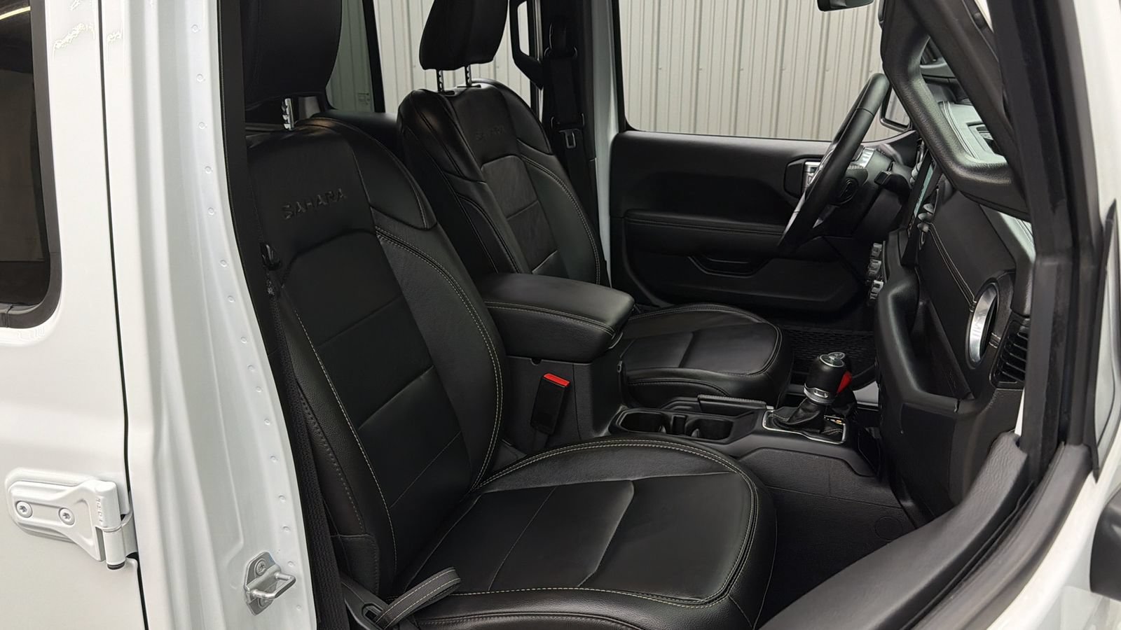 Used 2023 Jeep Wrangler Unlimited Sahara w/ Cold Weather Group AWD/4WD image 35