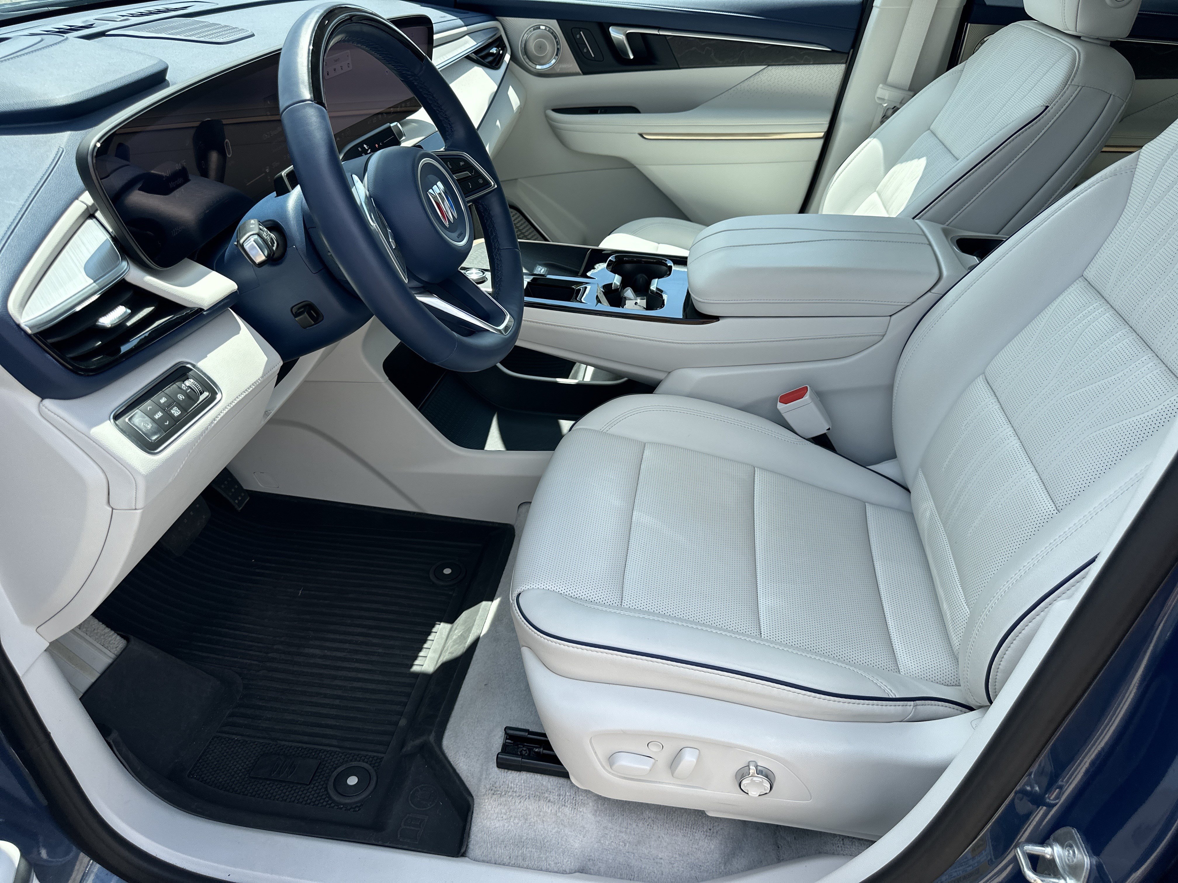 Certified 2025 Buick Enclave Avenir w/ Super Cruise Package AWD/4WD image 10