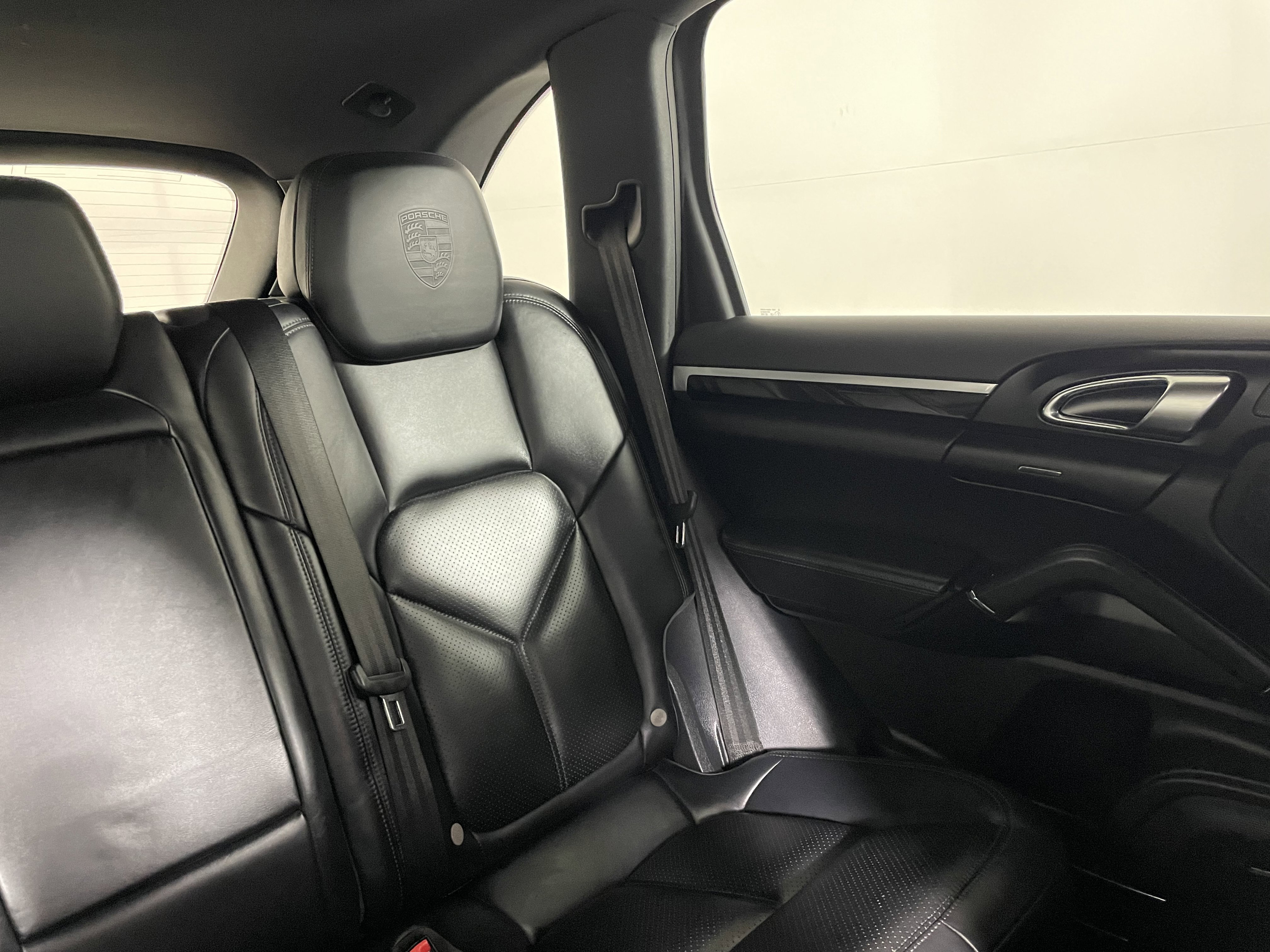 Certified 2018 Porsche Cayenne Platinum Edition image 17