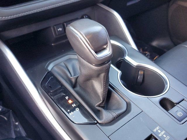 Used 2021 Toyota Highlander XLE FWD image 23