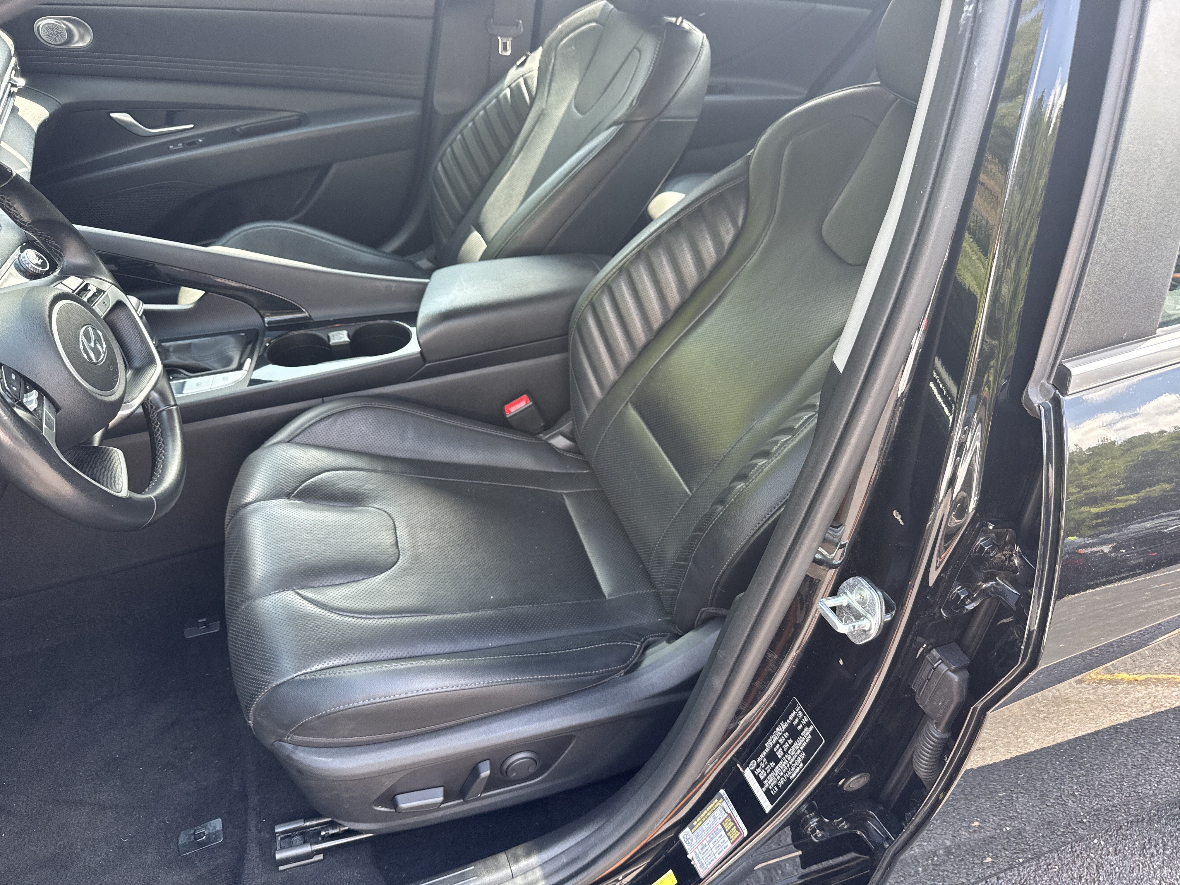 Used 2023 Hyundai Elantra Limited FWD image 9