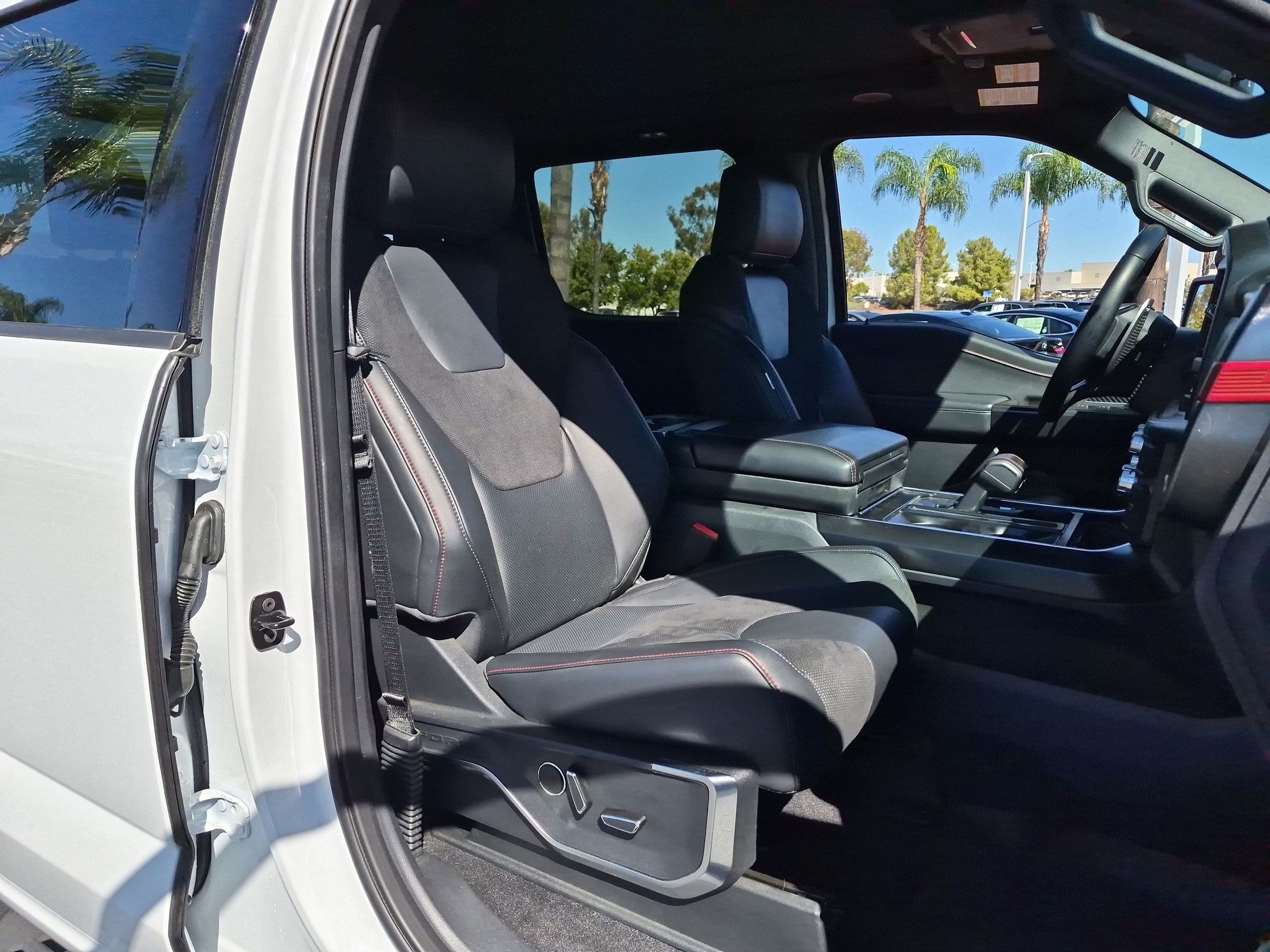 Used 2025 Ford F150 Raptor AWD/4WD image 31