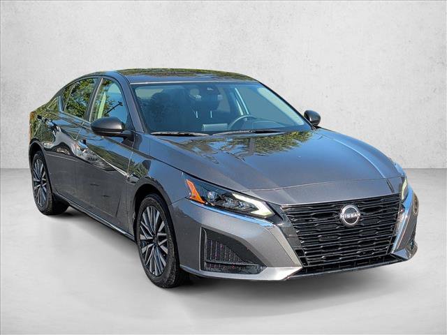 Used 2025 Nissan Altima 2.5 SV FWD image 3