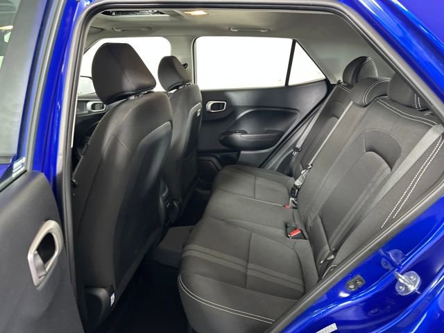 Used 2024 Hyundai Venue SEL image 25