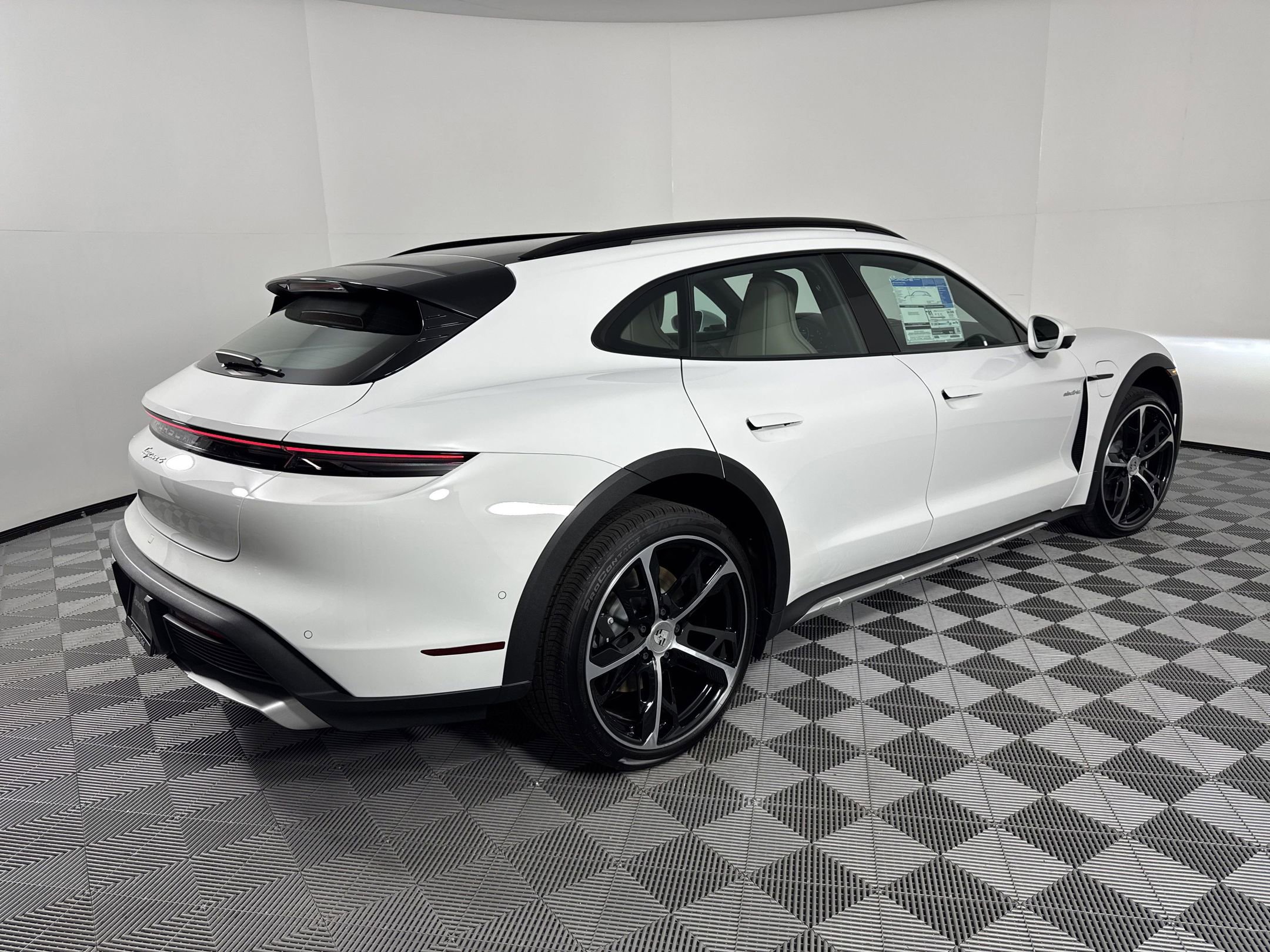 Used 2025 Porsche Taycan 4 Cross Turismo image 9