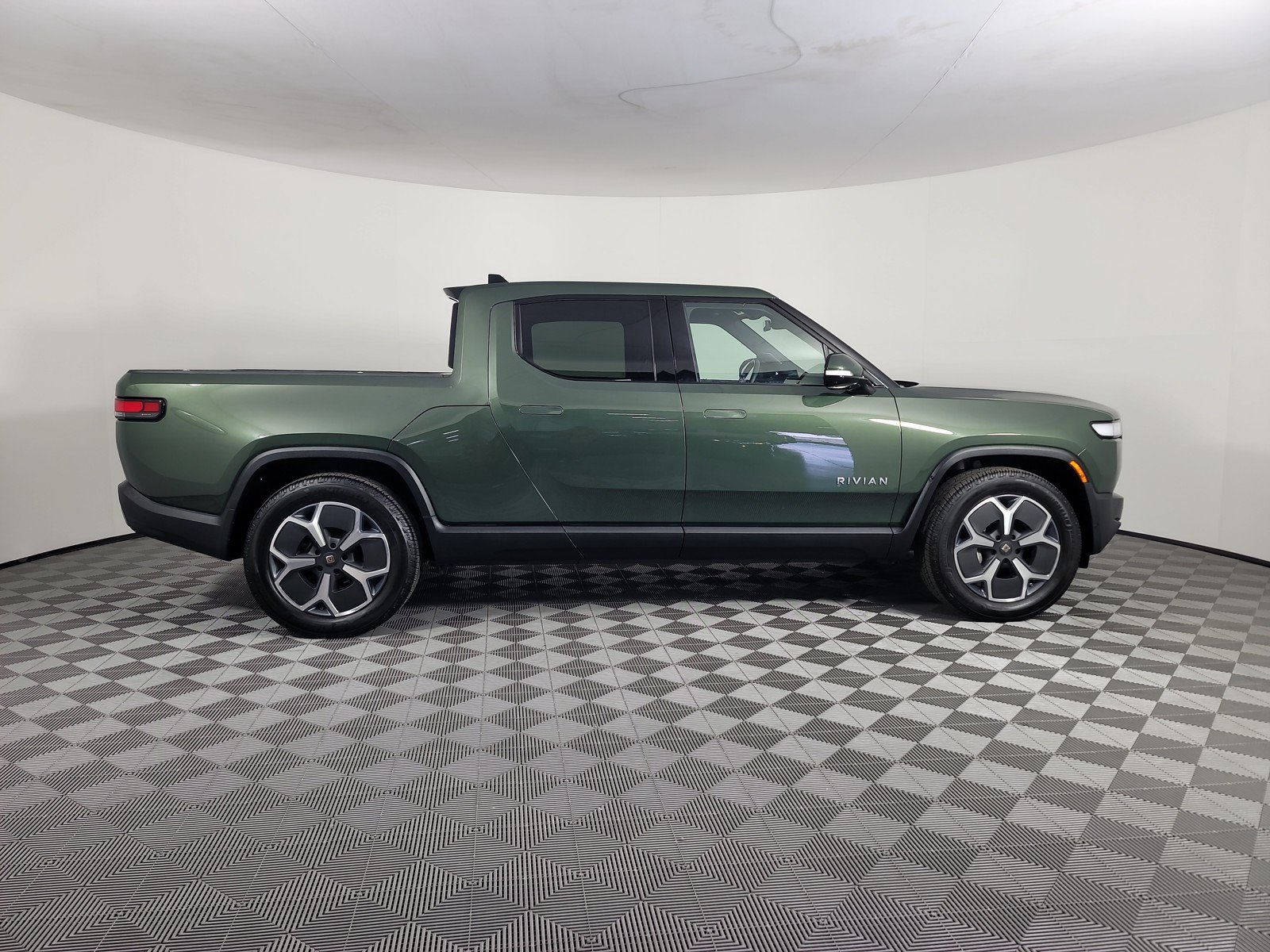 Used 2024 Rivian R1T Adventure AWD/4WD image 6
