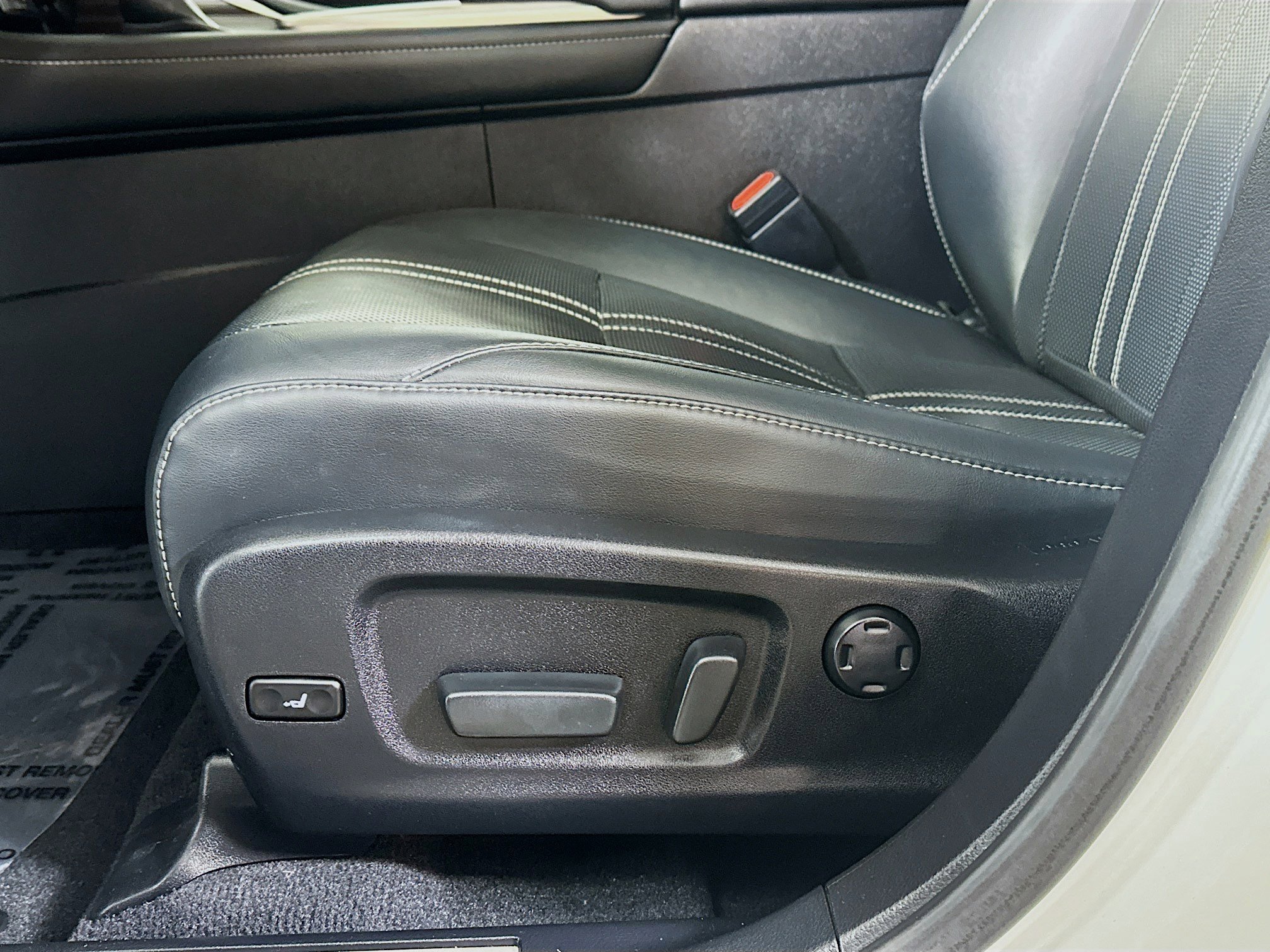 Used 2021 Lexus RX 450hL Luxury w/ Cold Area Package (CK) image 19