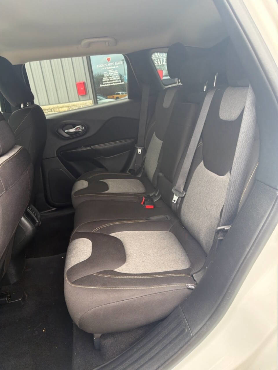 Used 2016 Jeep Cherokee Sport AWD/4WD image 9
