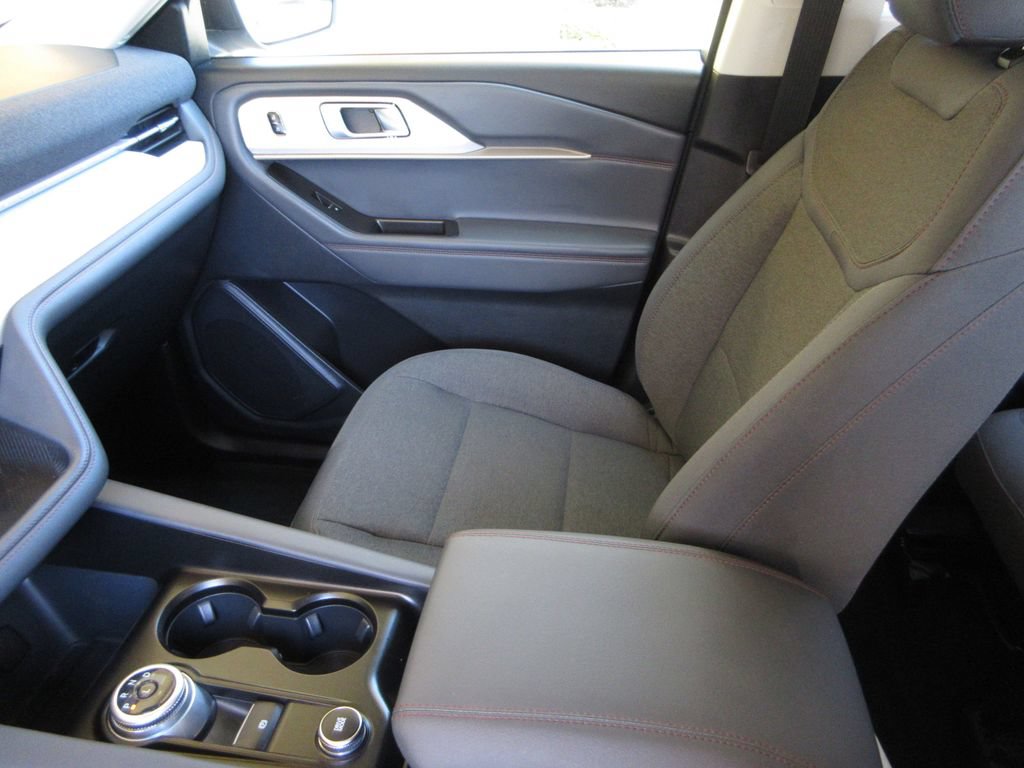 Certified 2026 Ford Explorer Active RWD image 22