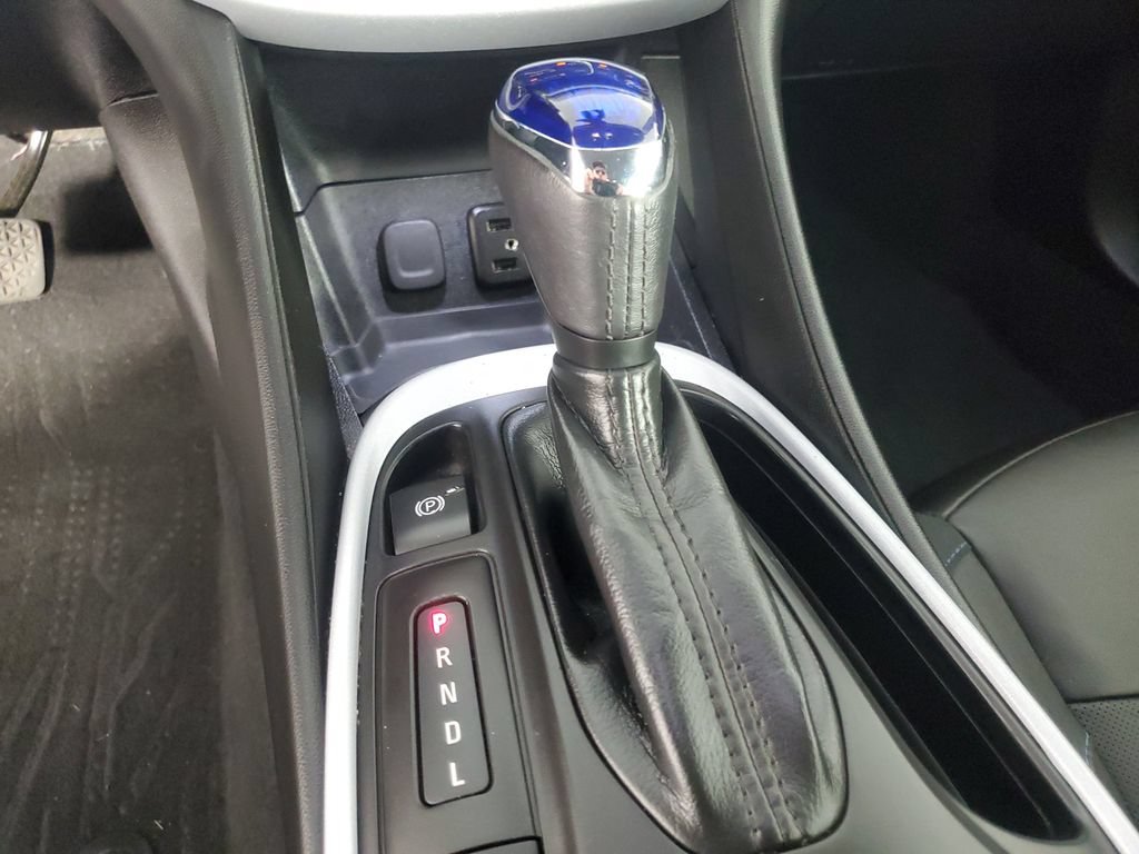 Used 2018 Chevrolet Volt LT w/ Comfort Package FWD image 18