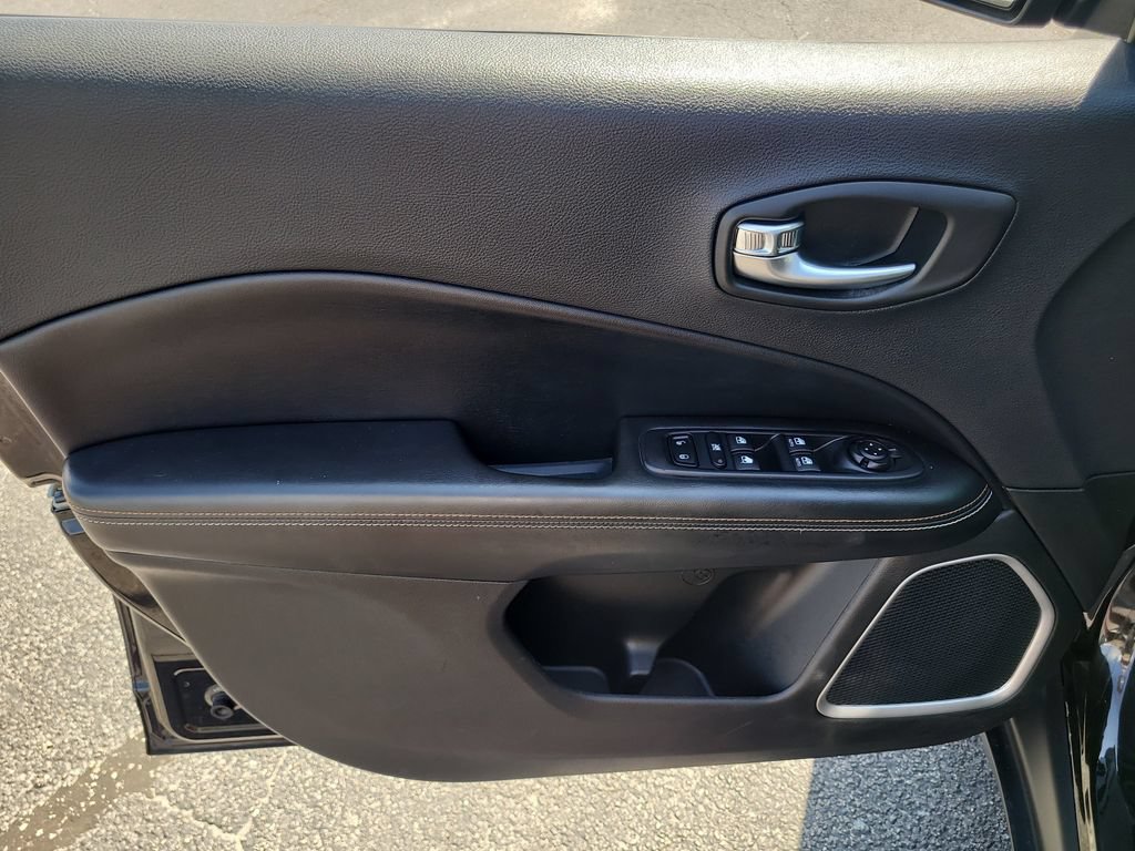 Used 2019 Jeep Compass Latitude FWD image 15