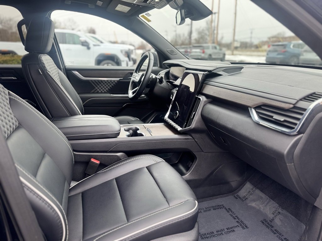 Used 2025 GMC Acadia Denali w/ LPO, Floor Liner Package image 11