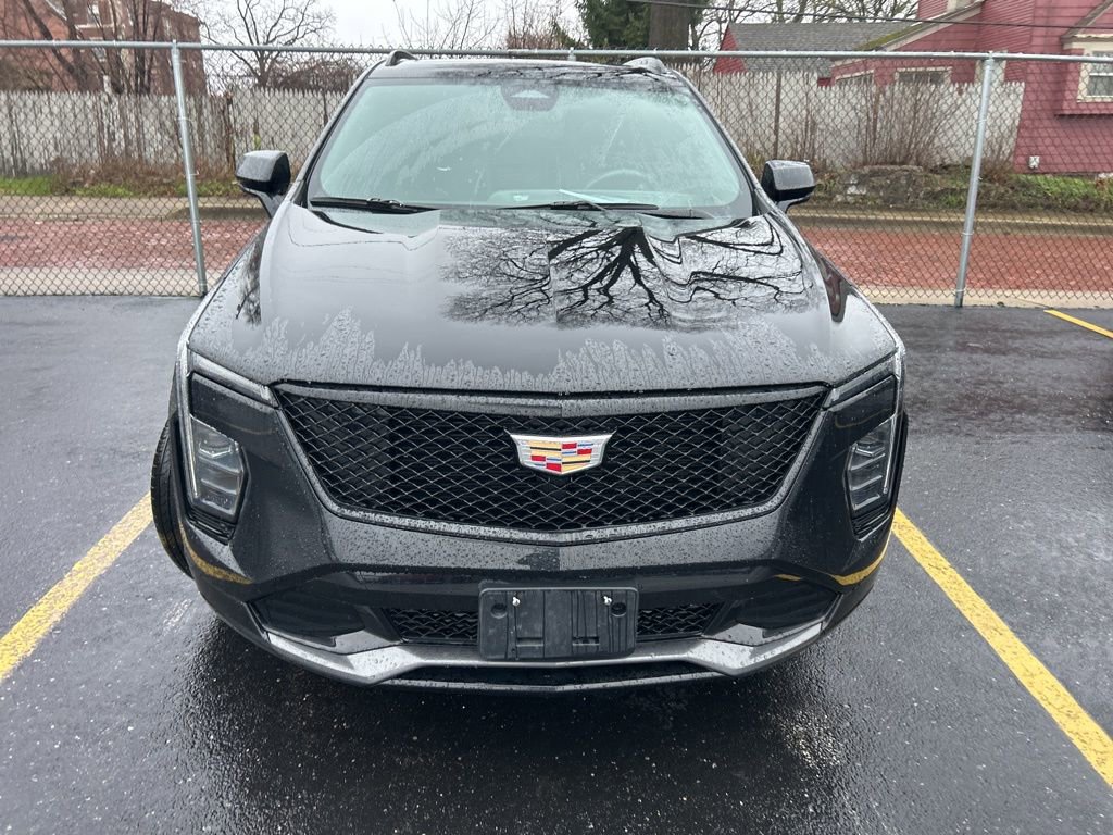 Used 2024 Cadillac XT4 Sport image 2