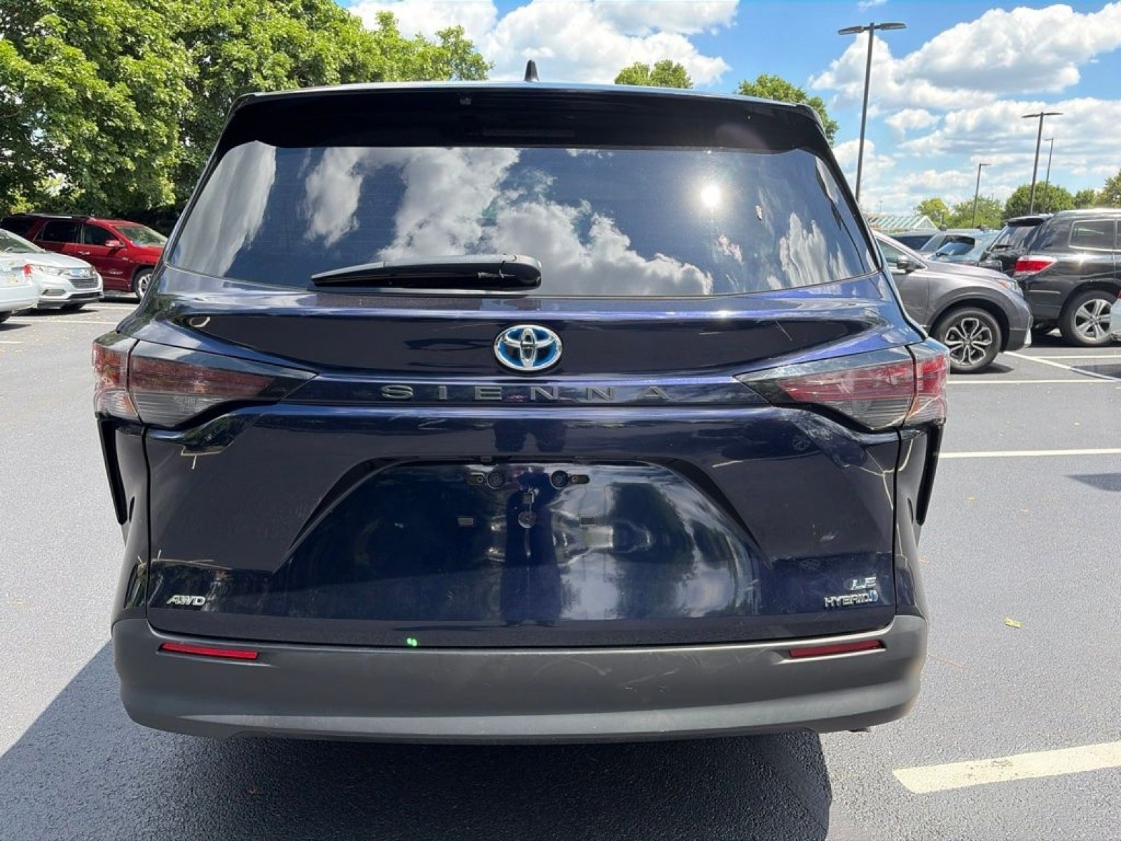 Used 2024 Toyota Sienna LE AWD/4WD image 7