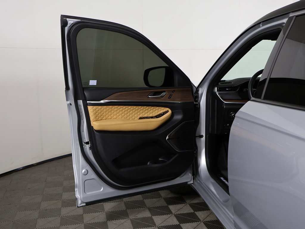 Used 2024 Jeep Grand Cherokee L Summit w/ Advanced Protech Group IV image 26