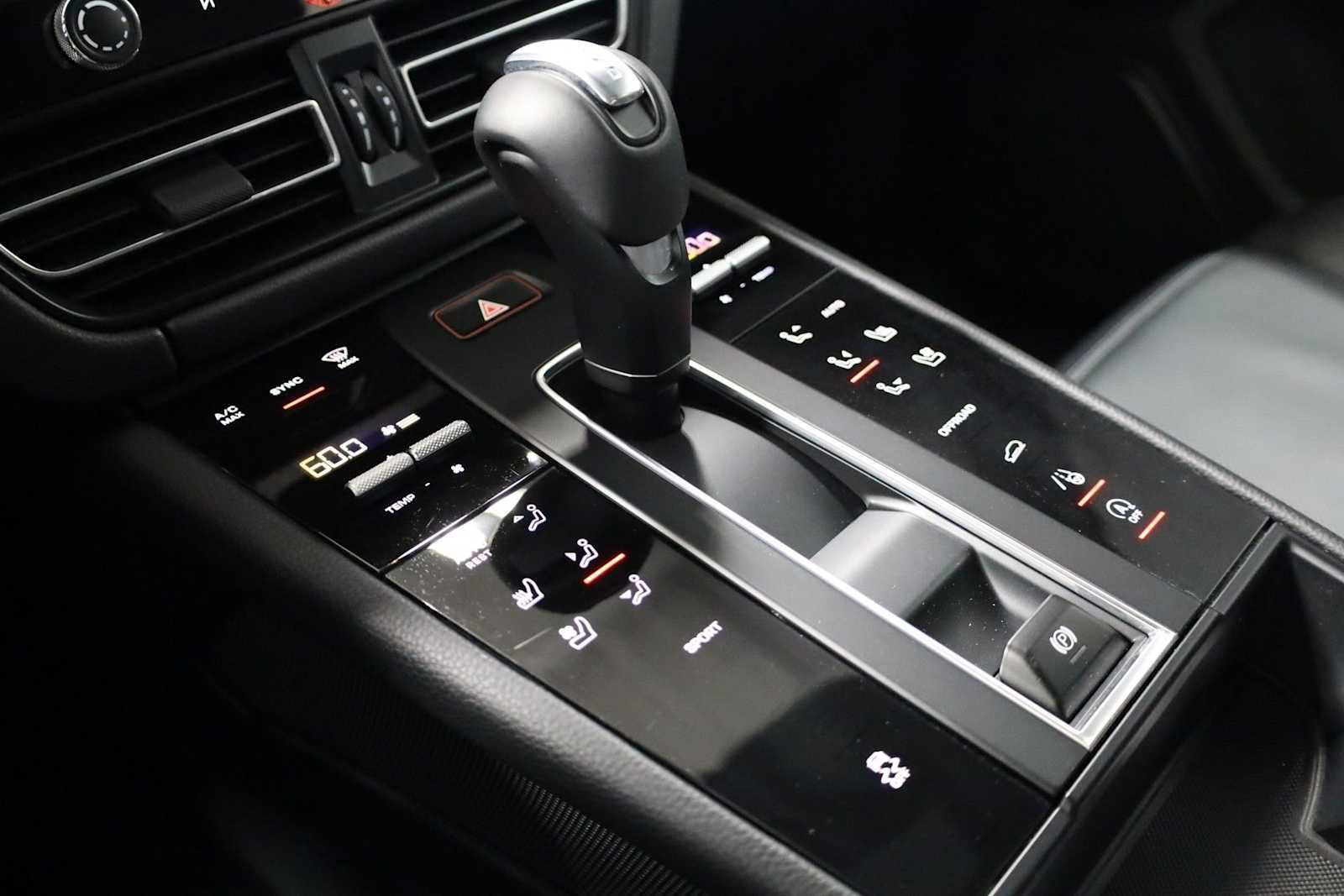 Certified 2025 Porsche Macan image 31