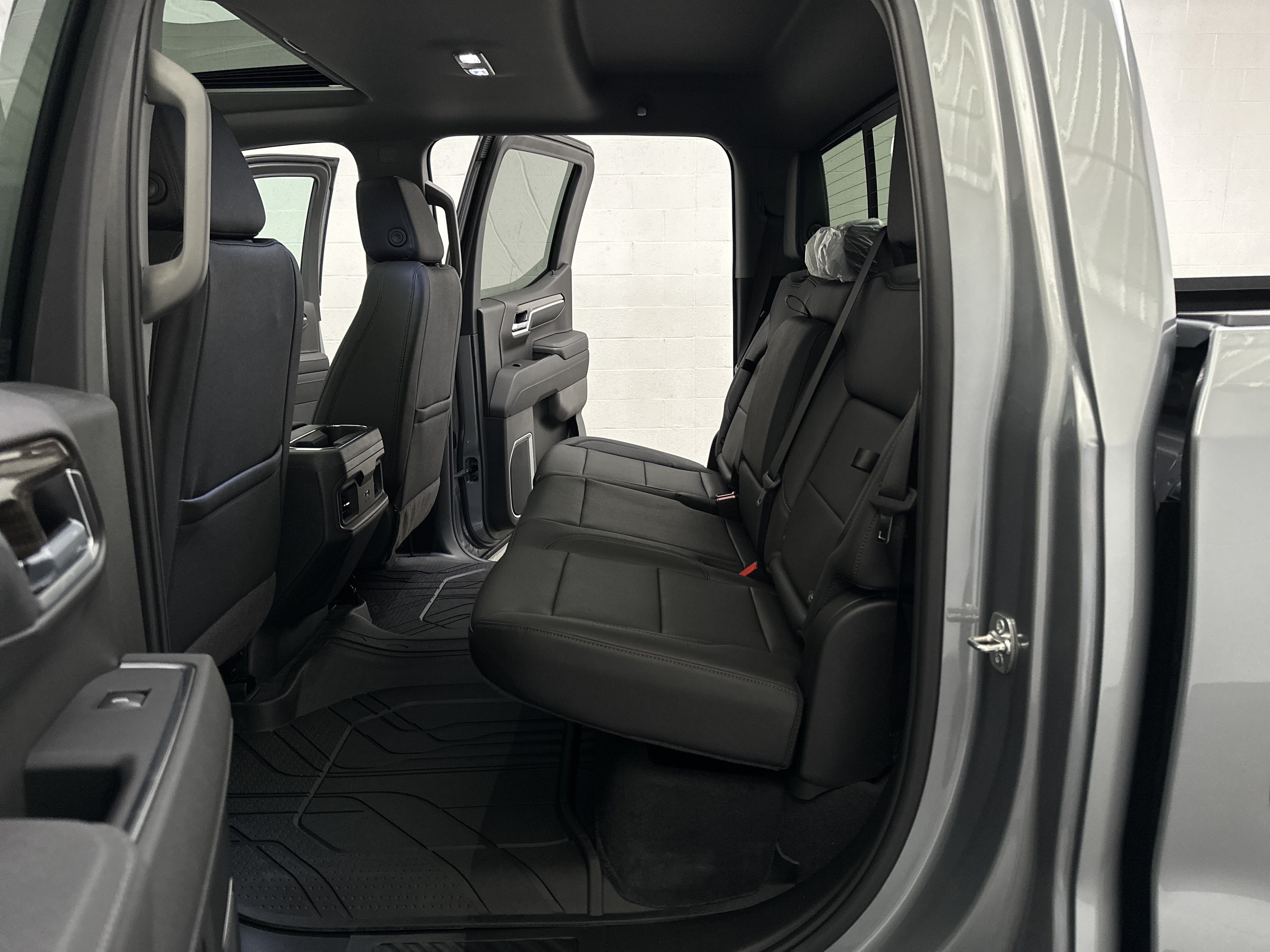 New 2026 Chevrolet Silverado 1500 RST w/ Redline Edition AWD/4WD image 26