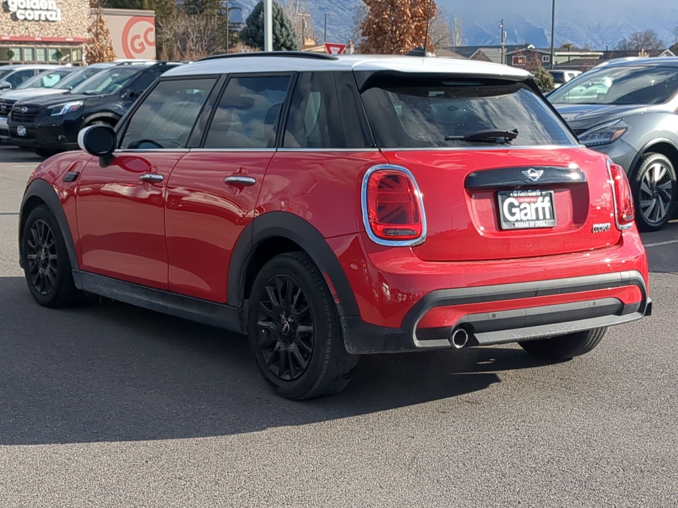 Used 2024 MINI Cooper 4-Door Hardtop image 8