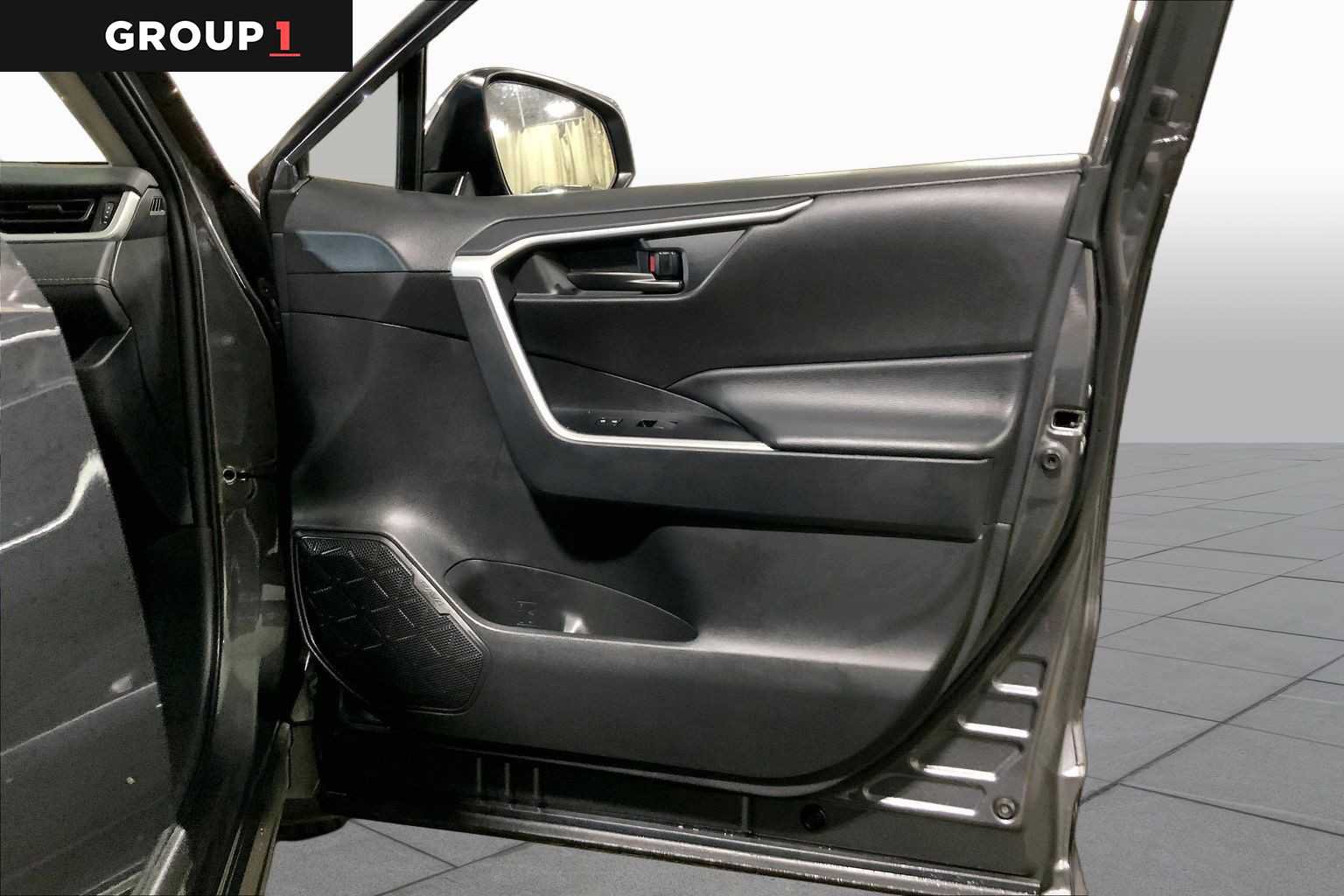 Used 2025 Toyota RAV4 LE AWD/4WD image 23