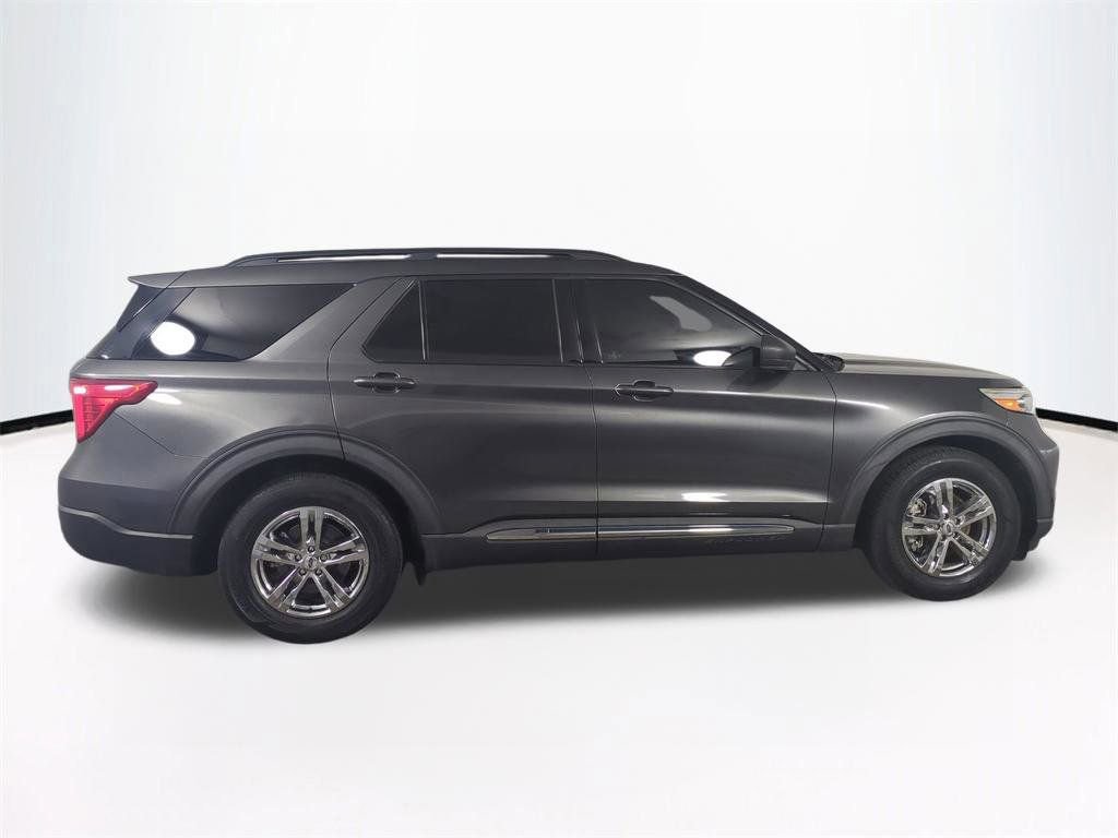 Used 2020 Ford Explorer XLT image 4