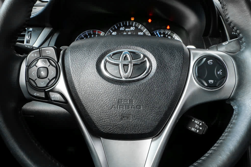 Used 2014 Toyota Camry SE w/ Leather Package image 9