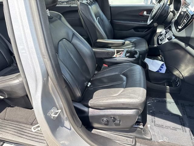 Used 2020 Chrysler Pacifica Touring-L FWD image 9