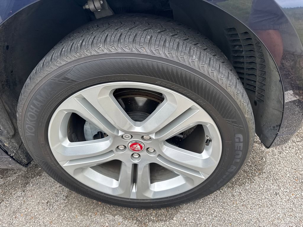 Used 2019 Jaguar F-PACE R-Sport AWD/4WD image 4