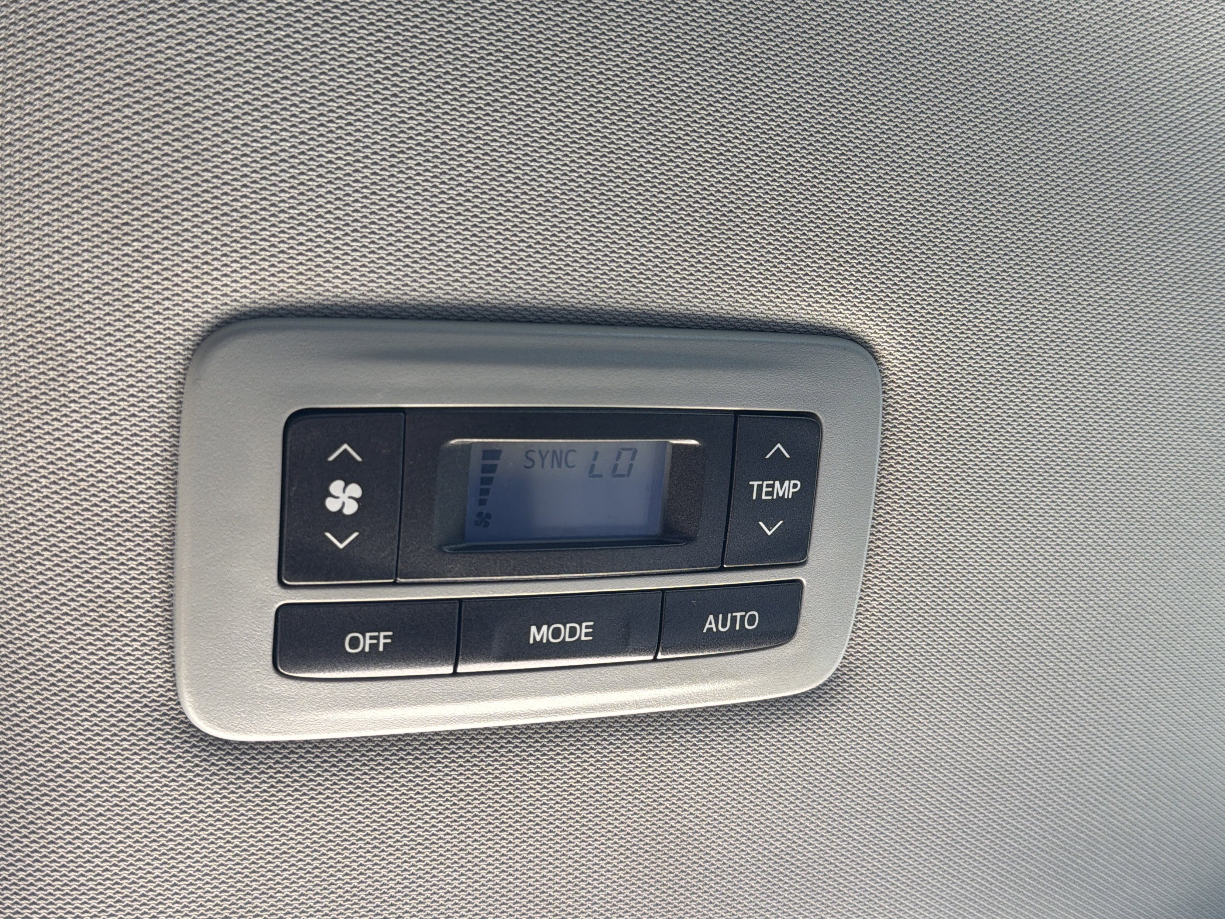 Used 2017 Toyota Sienna XLE image 28