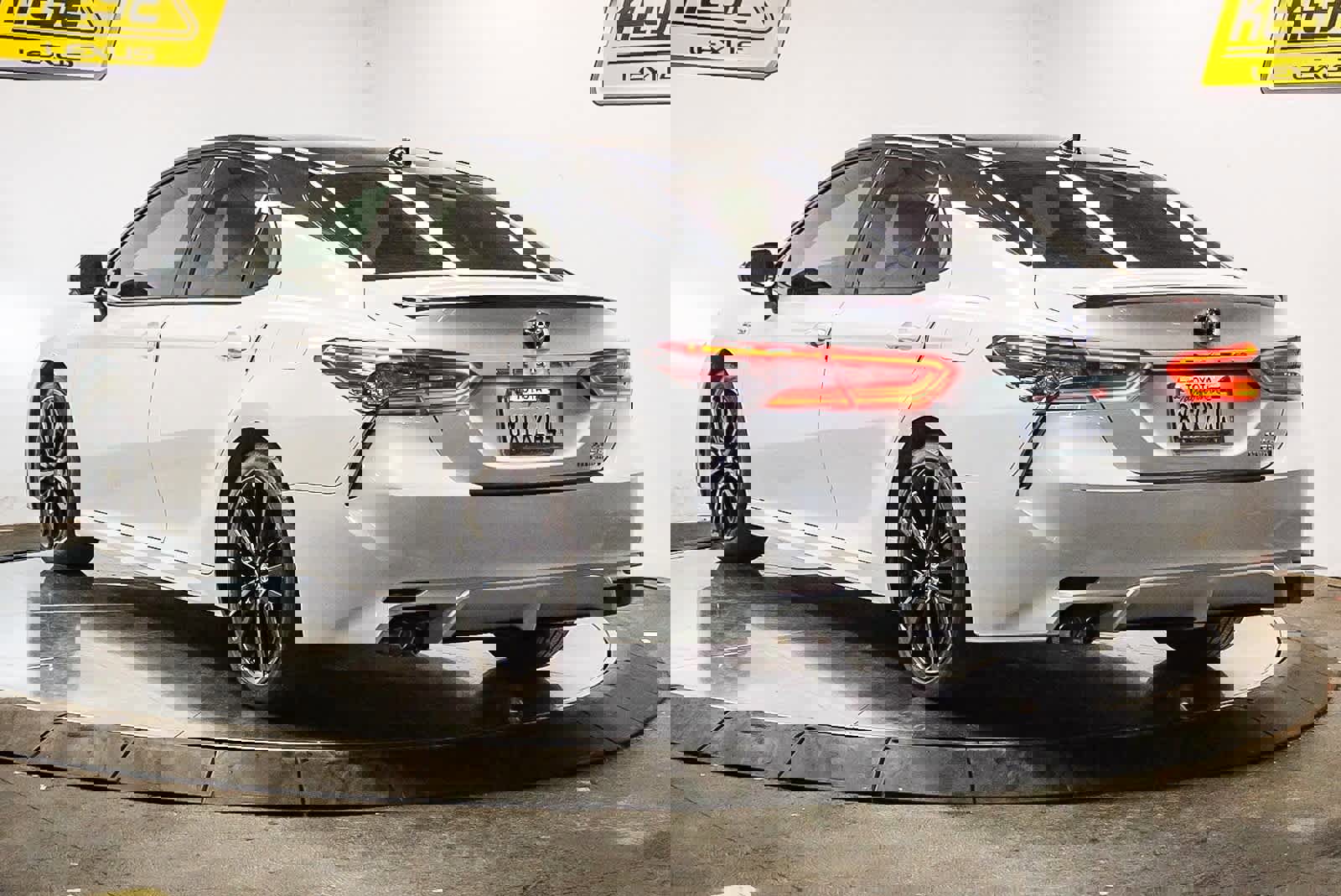 Used 2021 Toyota Camry XSE image 2