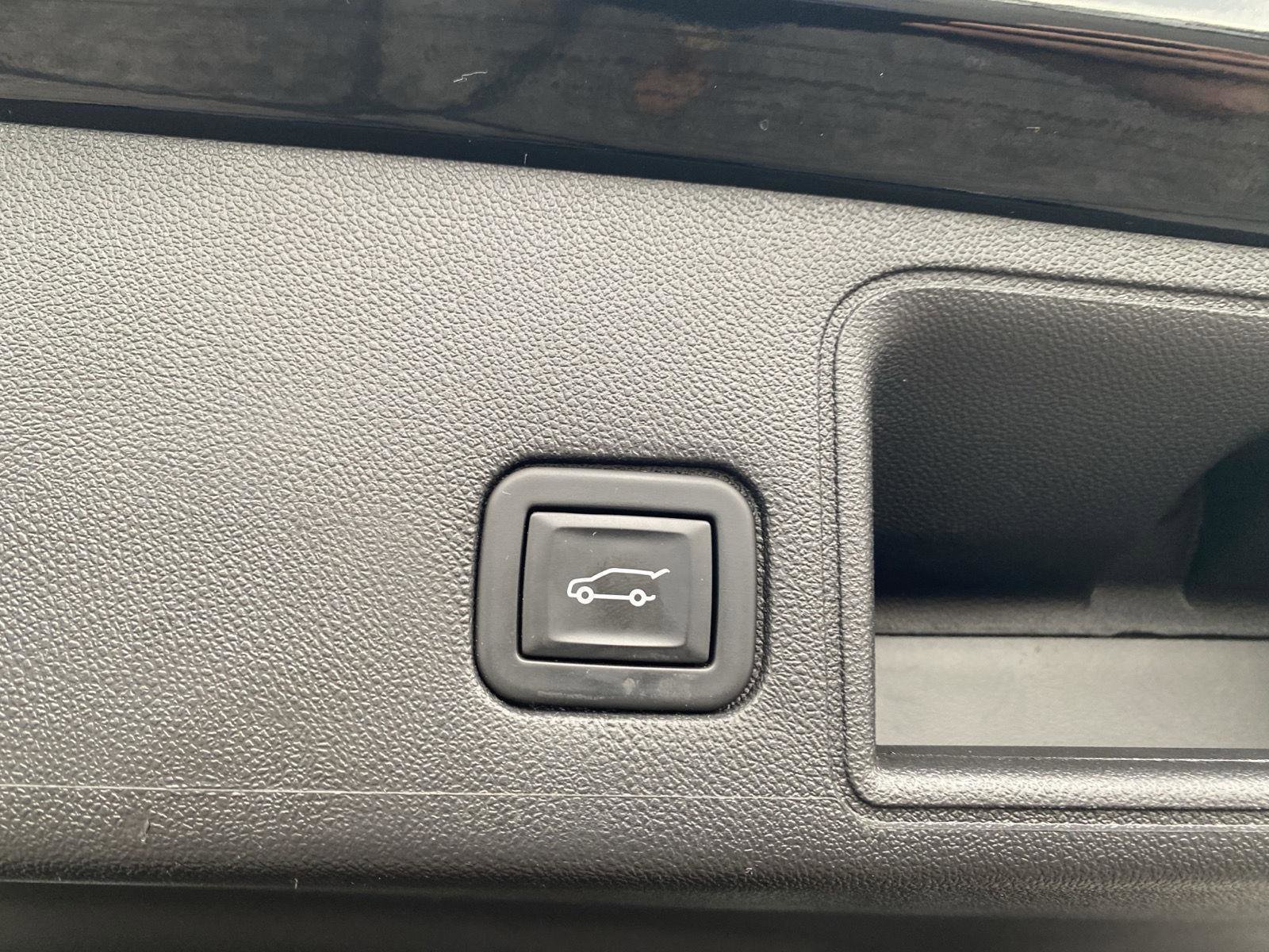 Used 2022 GMC Terrain Denali w/ LPO, Floor Liner Package image 13