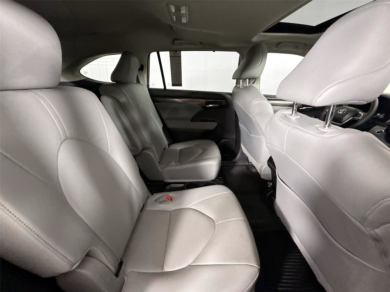 Certified 2026 Toyota Highlander Limited AWD/4WD image 58