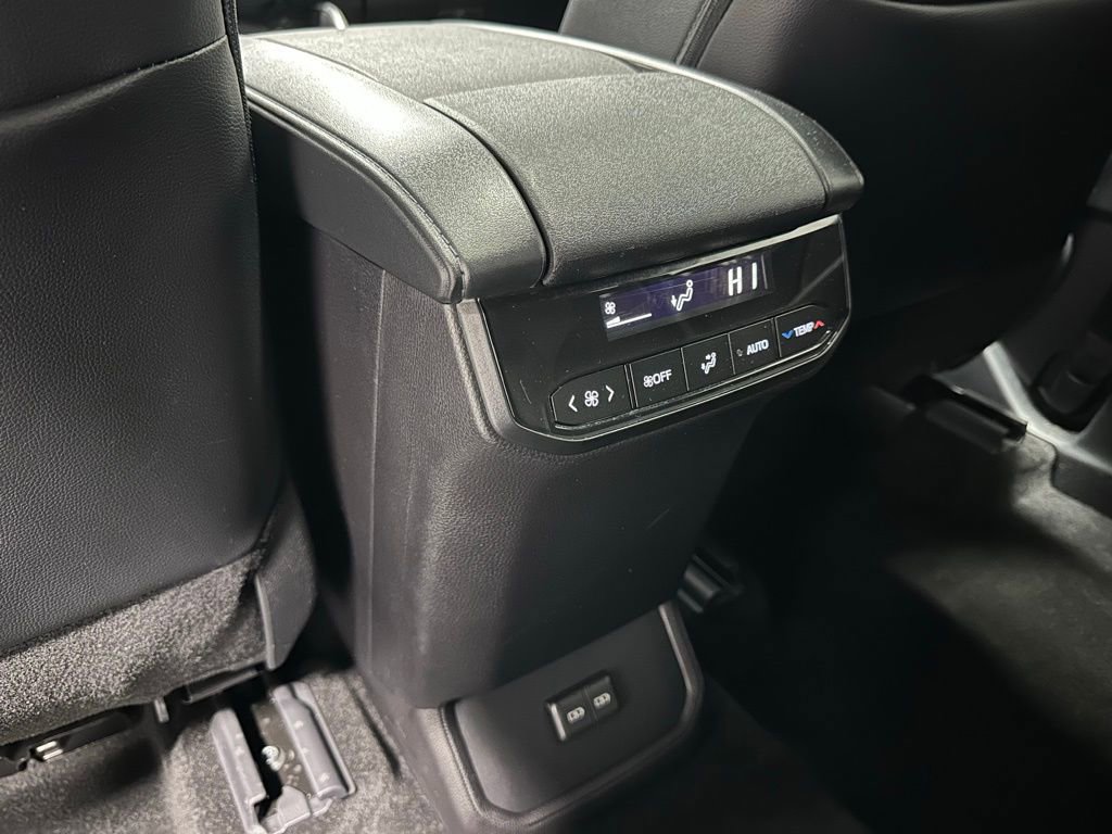 Used 2025 Toyota Highlander XSE AWD/4WD image 50