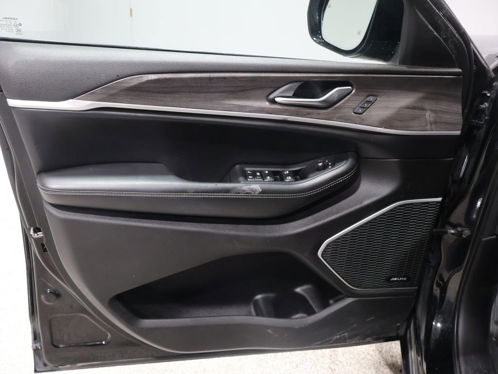 Used 2023 Jeep Grand Cherokee L Limited w/ Luxury Tech Group II image 13