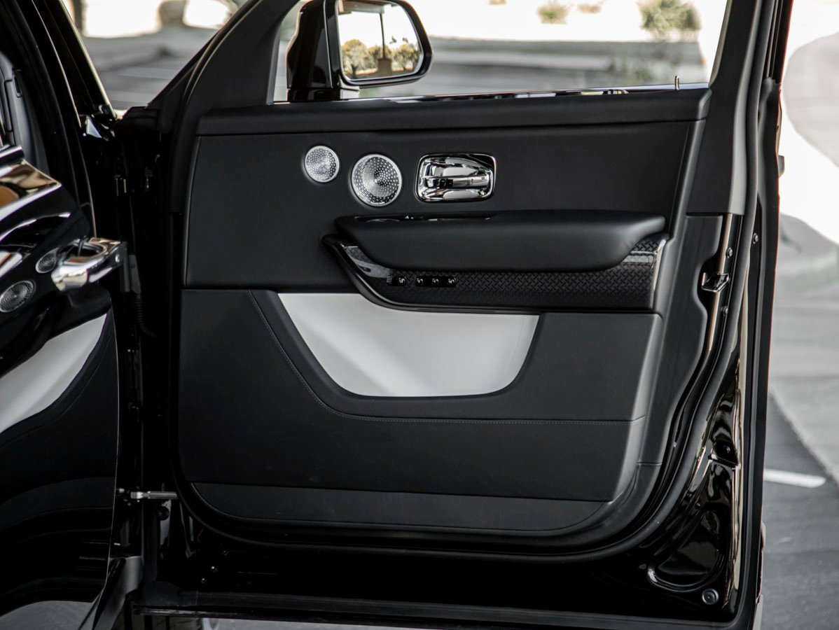 Used 2024 Rolls-Royce Cullinan Black Badge w/ Driver's Package image 28