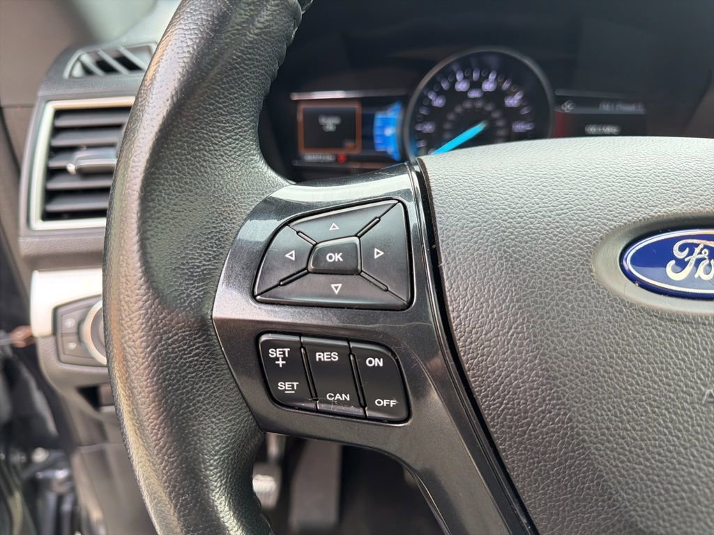 Used 2017 Ford Explorer XLT w/ Equipment Group 202A AWD/4WD image 26
