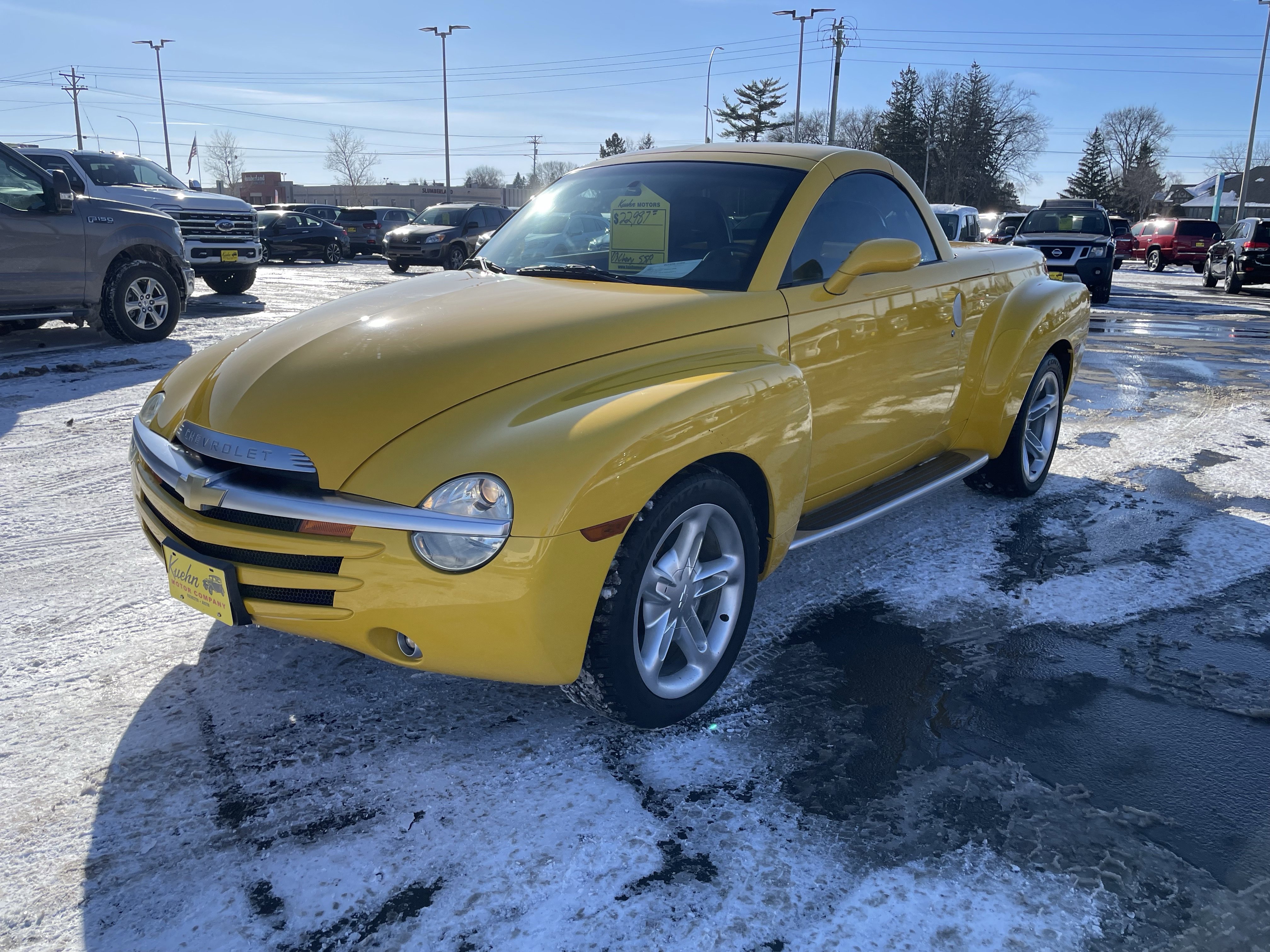 Used 2003 Chevrolet SSR w/ Preferred Equipment Group RWD image 4