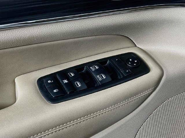 Used 2019 Jeep Grand Cherokee Limited AWD/4WD image 9