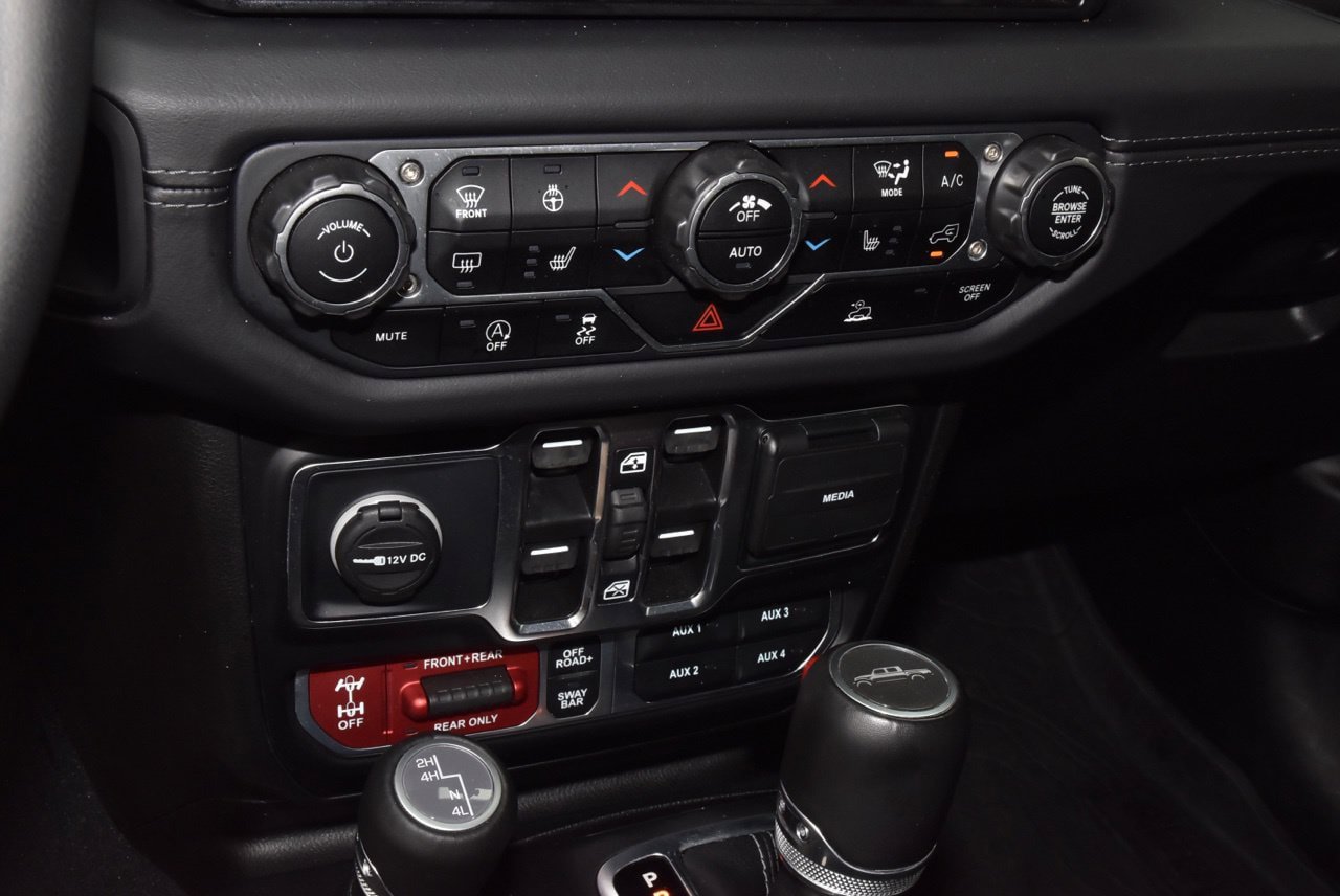 Used 2025 Jeep Gladiator Rubicon w/ Convenience Group AWD/4WD image 29