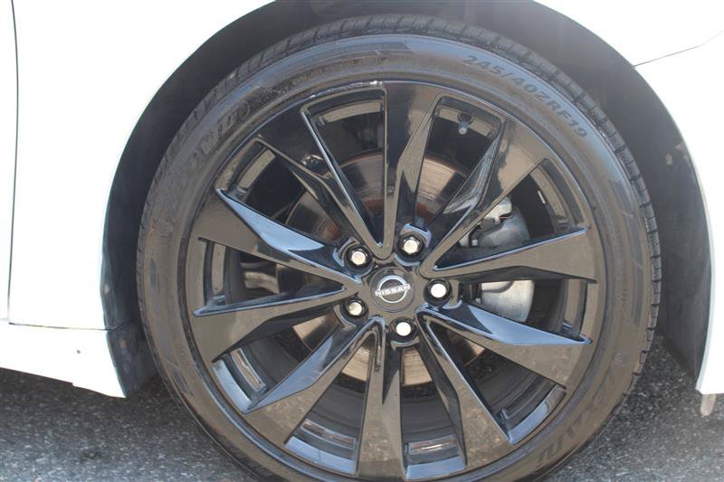 Used 2023 Nissan Maxima SR w/ Sport Mat Group FWD image 5