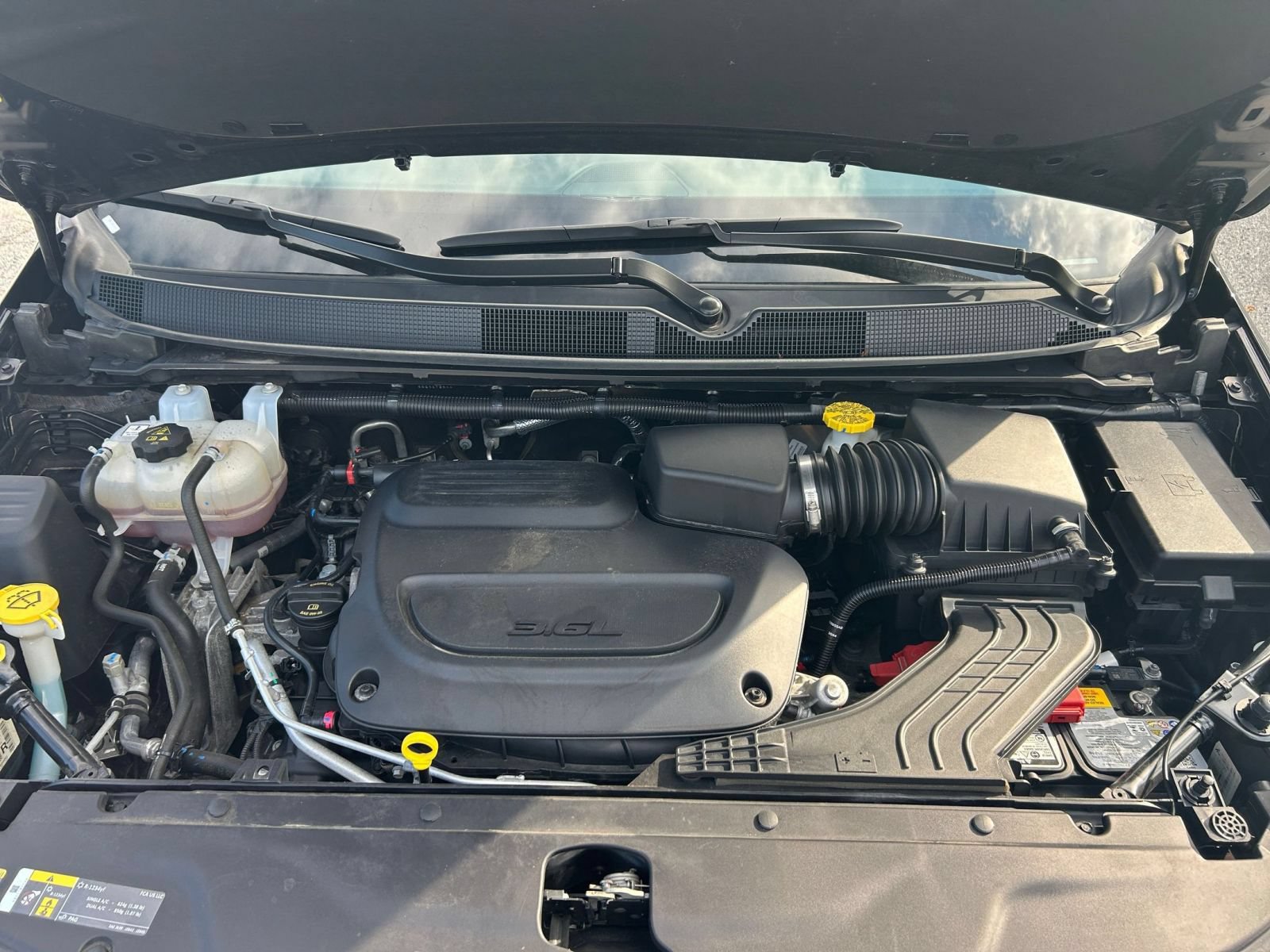 Used 2025 Chrysler Pacifica Limited FWD image 30