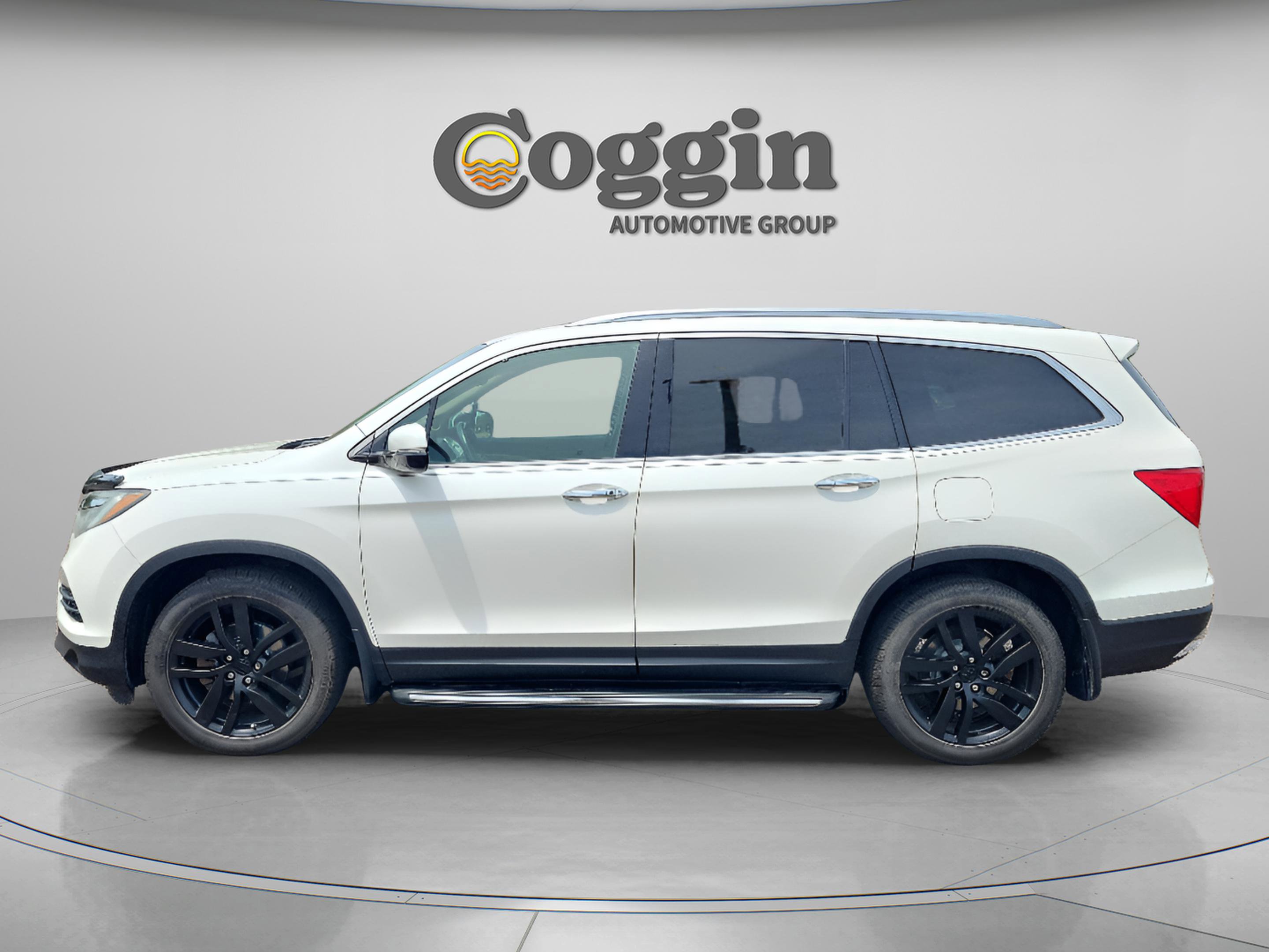 Certified 2017 Honda Pilot Touring image 2