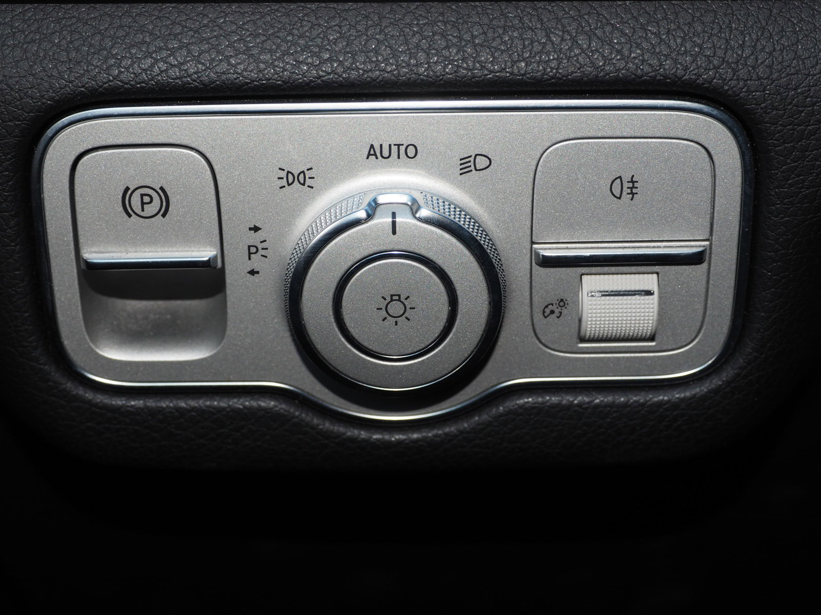 Used 2020 Mercedes-Benz GLE 450 4MATIC w/ Premium Package image 27