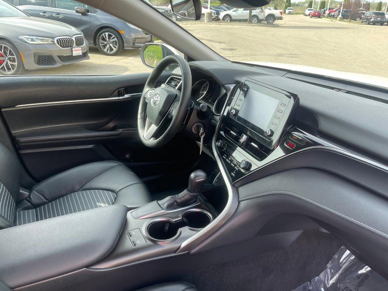 Used 2024 Toyota Camry SE image 9