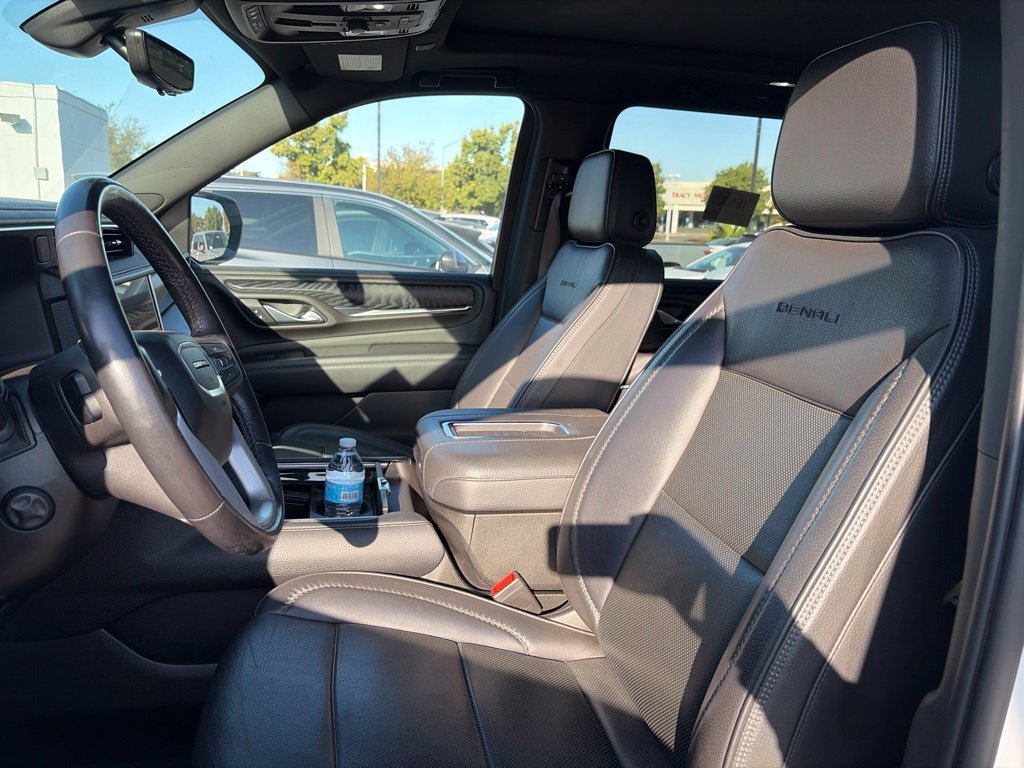 Used 2022 GMC Yukon XL Denali w/ Denali Premium Package AWD/4WD image 11
