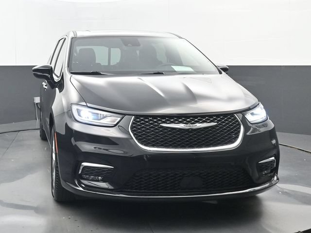Used 2026 Chrysler Pacifica Limited FWD image 20