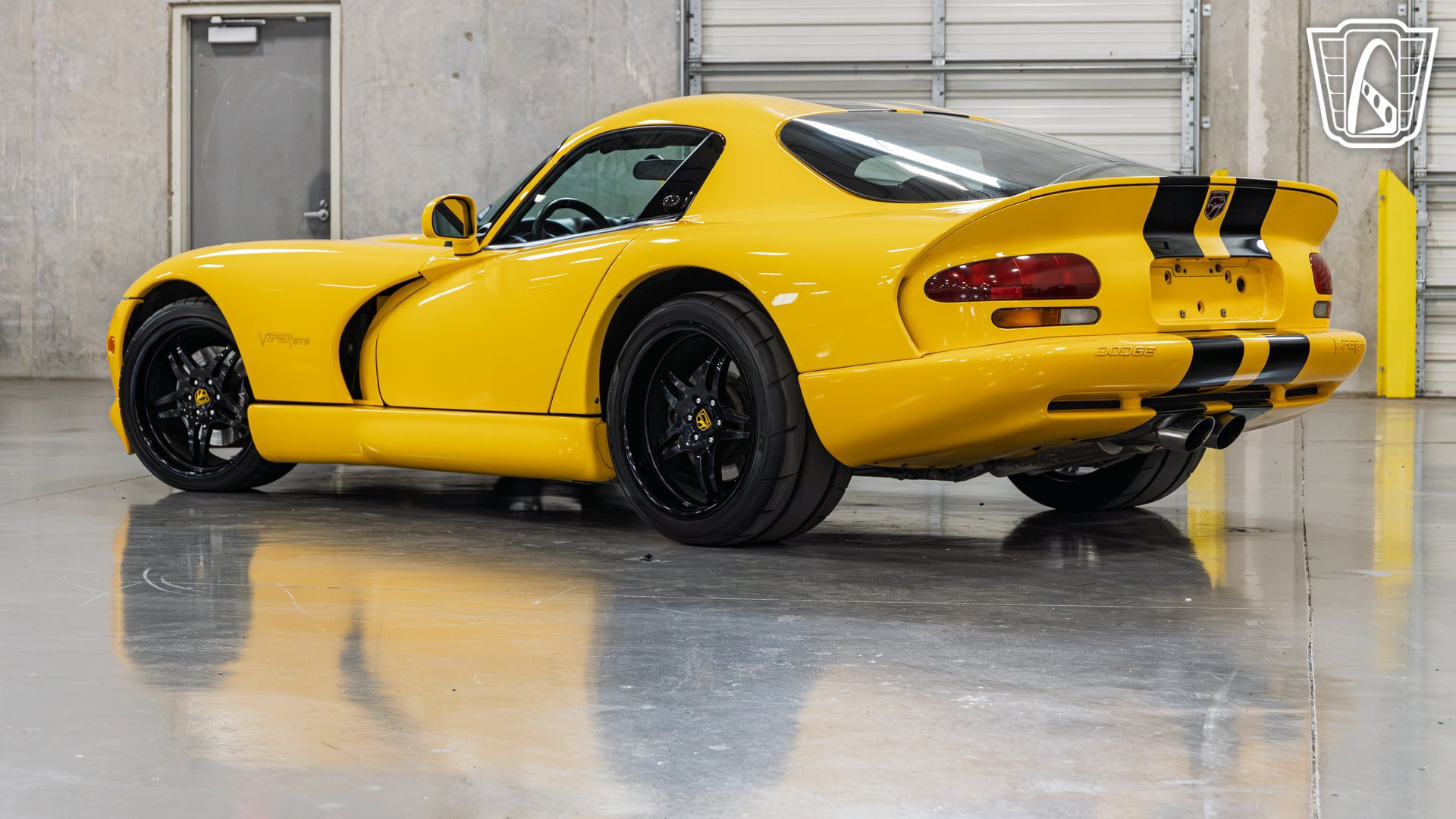 Used 2001 Dodge Viper GTS RWD image 8