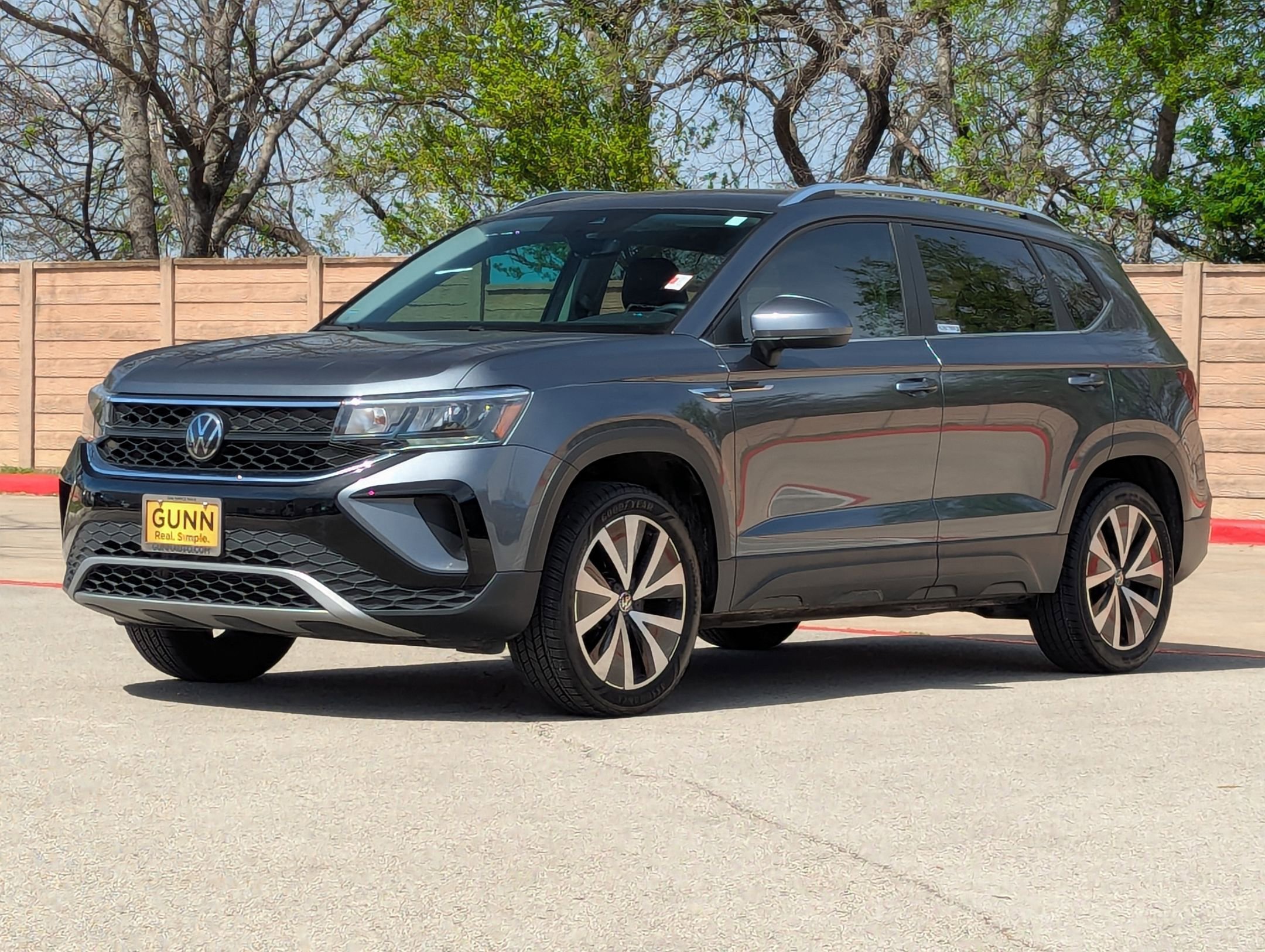 Used 2023 Volkswagen Taos SE image 7