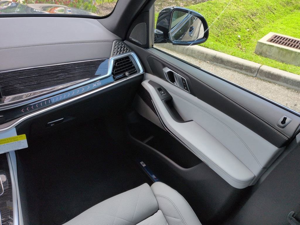 New 2026 BMW X5 xDrive40i w/ Executive Package image 17